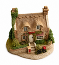 Load image into Gallery viewer, Lilliput Lane Mrs Pinkerton’s Post Office Sculpture with Certificate of Authenticity
