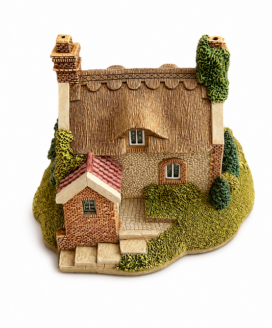 Lilliput Lane Mrs Pinkerton’s Post Office Sculpture with Certificate of Authenticity
