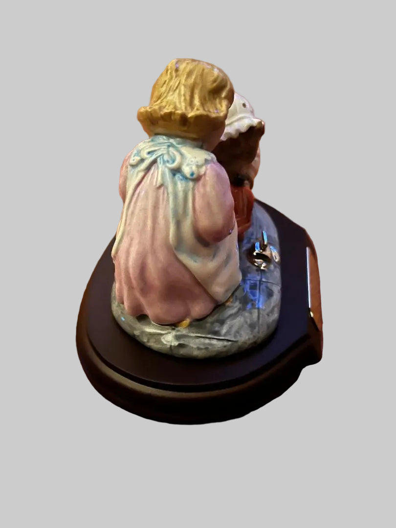 Royal Doulton John Bestwick Mrs Tiggy-winkle and Lucie Tableau Limited Edition with COA